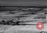 Standbild Flugzeuge B-17DS Hickham Field Honolulu Hawaii USA, 1941, aus Sekunde 32 historischem Filmmaterial Videoclip 65675039330