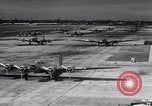 Standbild Flugzeuge B-17DS Hickham Field Honolulu Hawaii USA, 1941, aus Sekunde 34 historischem Filmmaterial Videoclip 65675039330