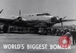 Standbild Flugzeuge Douglas B-19 Santa Monica California USA, 1941, aus Sekunde 21 historischem Filmmaterial Videoclip 65675039332