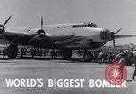 Standbild Flugzeuge Douglas B-19 Santa Monica California USA, 1941, aus Sekunde 22 historischem Filmmaterial Videoclip 65675039332