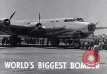 Standbild Flugzeuge Douglas B-19 Santa Monica California USA, 1941, aus Sekunde 23 historischem Filmmaterial Videoclip 65675039332