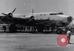 Standbild Flugzeuge Douglas B-19 Santa Monica California USA, 1941, aus Sekunde 24 historischem Filmmaterial Videoclip 65675039332