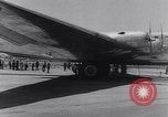 Standbild Flugzeuge Douglas B-19 Santa Monica California USA, 1941, aus Sekunde 26 historischem Filmmaterial Videoclip 65675039332