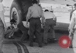 Standbild Flugzeuge Douglas B-19 Santa Monica California USA, 1941, aus Sekunde 33 historischem Filmmaterial Videoclip 65675039332