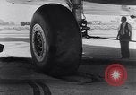 Standbild Flugzeuge Douglas B-19 Santa Monica California USA, 1941, aus Sekunde 35 historischem Filmmaterial Videoclip 65675039332
