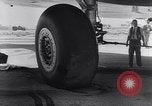 Standbild Flugzeuge Douglas B-19 Santa Monica California USA, 1941, aus Sekunde 36 historischem Filmmaterial Videoclip 65675039332