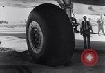 Standbild Flugzeuge Douglas B-19 Santa Monica California USA, 1941, aus Sekunde 37 historischem Filmmaterial Videoclip 65675039332