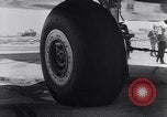 Standbild Flugzeuge Douglas B-19 Santa Monica California USA, 1941, aus Sekunde 38 historischem Filmmaterial Videoclip 65675039332