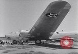 Standbild Flugzeuge Douglas B-19 Santa Monica California USA, 1941, aus Sekunde 40 historischem Filmmaterial Videoclip 65675039332