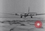 Standbild Flugzeuge Douglas B-19 Santa Monica California USA, 1941, aus Sekunde 52 historischem Filmmaterial Videoclip 65675039332