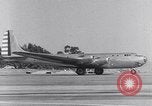 Standbild Flugzeuge Douglas B-19 Santa Monica California USA, 1941, aus Sekunde 55 historischem Filmmaterial Videoclip 65675039332