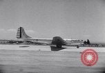 Standbild Flugzeuge B-19 Santa Monica California USA, 1941, aus Sekunde 26 historischem Filmmaterial Videoclip 65675039338