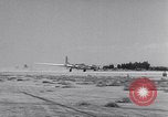 Standbild Flugzeuge B-19 Santa Monica California USA, 1941, aus Sekunde 32 historischem Filmmaterial Videoclip 65675039338