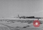 Standbild Flugzeuge B-19 Santa Monica California USA, 1941, aus Sekunde 33 historischem Filmmaterial Videoclip 65675039338