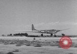 Standbild Flugzeuge B-19 Santa Monica California USA, 1941, aus Sekunde 35 historischem Filmmaterial Videoclip 65675039338