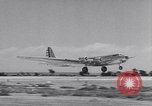 Standbild Flugzeuge B-19 Santa Monica California USA, 1941, aus Sekunde 36 historischem Filmmaterial Videoclip 65675039338