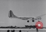 Standbild Flugzeuge B-19 Santa Monica California USA, 1941, aus Sekunde 39 historischem Filmmaterial Videoclip 65675039338