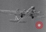 Standbild Flugzeuge B-19 Santa Monica California USA, 1941, aus Sekunde 53 historischem Filmmaterial Videoclip 65675039338