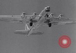 Standbild Flugzeuge B-19 Santa Monica California USA, 1941, aus Sekunde 54 historischem Filmmaterial Videoclip 65675039338
