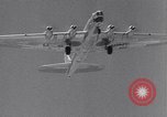 Standbild Flugzeuge B-19 Santa Monica California USA, 1941, aus Sekunde 55 historischem Filmmaterial Videoclip 65675039338