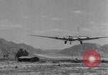 Standbild Flugzeuge B-19 Santa Monica California USA, 1941, aus Sekunde 62 historischem Filmmaterial Videoclip 65675039338