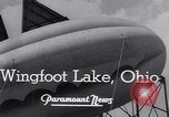 Standbild barrage Balloons Wingfoot Lake Ohio USA, 1941, aus Sekunde 7 historischem Filmmaterial Videoclip 65675039339