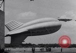 Standbild barrage Balloons Wingfoot Lake Ohio USA, 1941, aus Sekunde 9 historischem Filmmaterial Videoclip 65675039339