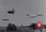 Standbild barrage Balloons Wingfoot Lake Ohio USA, 1941, aus Sekunde 16 historischem Filmmaterial Videoclip 65675039339