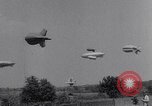 Standbild barrage Balloons Wingfoot Lake Ohio USA, 1941, aus Sekunde 18 historischem Filmmaterial Videoclip 65675039339