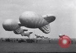 Standbild barrage Balloons Wingfoot Lake Ohio USA, 1941, aus Sekunde 20 historischem Filmmaterial Videoclip 65675039339