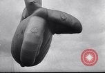 Standbild barrage Balloons Wingfoot Lake Ohio USA, 1941, aus Sekunde 23 historischem Filmmaterial Videoclip 65675039339