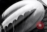 Standbild barrage Balloons Wingfoot Lake Ohio USA, 1941, aus Sekunde 32 historischem Filmmaterial Videoclip 65675039339