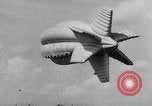 Standbild barrage Balloons Wingfoot Lake Ohio USA, 1941, aus Sekunde 36 historischem Filmmaterial Videoclip 65675039339