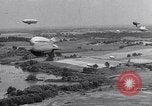 Standbild barrage Balloons Wingfoot Lake Ohio USA, 1941, aus Sekunde 42 historischem Filmmaterial Videoclip 65675039339