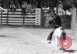 Standbild Rodeo Brooks Field Texas USA, 1941, aus Sekunde 56 historischem Filmmaterial Videoclip 65675039354