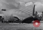 Image barrage de montgolfieres North Carolina United States USA, 1941, de la seconde 15 séquences d'archives historiques vidéo 65675039359