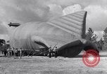Image barrage de montgolfieres North Carolina United States USA, 1941, de la seconde 16 séquences d'archives historiques vidéo 65675039359