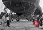 Image barrage de montgolfieres North Carolina United States USA, 1941, de la seconde 20 séquences d'archives historiques vidéo 65675039359