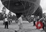 Image barrage de montgolfieres North Carolina United States USA, 1941, de la seconde 21 séquences d'archives historiques vidéo 65675039359