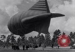 Image barrage de montgolfieres North Carolina United States USA, 1941, de la seconde 23 séquences d'archives historiques vidéo 65675039359
