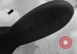 Image barrage de montgolfieres North Carolina United States USA, 1941, de la seconde 31 séquences d'archives historiques vidéo 65675039359