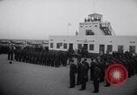 Standbild Royal Air Force Piloten Lancaster California USA, 1941, aus Sekunde 17 historischem Filmmaterial Videoclip 65675039369