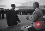 Standbild Royal Air Force Piloten Lancaster California USA, 1941, aus Sekunde 29 historischem Filmmaterial Videoclip 65675039369
