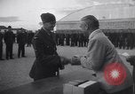 Standbild Royal Air Force Piloten Lancaster California USA, 1941, aus Sekunde 30 historischem Filmmaterial Videoclip 65675039369