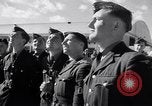 Standbild Royal Air Force Piloten Lancaster California USA, 1941, aus Sekunde 33 historischem Filmmaterial Videoclip 65675039369