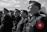 Standbild Royal Air Force Piloten Lancaster California USA, 1941, aus Sekunde 35 historischem Filmmaterial Videoclip 65675039369