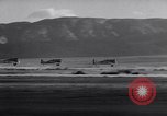 Standbild Royal Air Force Piloten Lancaster California USA, 1941, aus Sekunde 37 historischem Filmmaterial Videoclip 65675039369