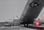 Standbild B-19 Flugzeuge Testflug Los Angeles California USA, 1941, aus Sekunde 14 historischem Filmmaterial Videoclip 65675039370
