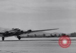 Standbild B-19 Flugzeuge Testflug Los Angeles California USA, 1941, aus Sekunde 57 historischem Filmmaterial Videoclip 65675039370