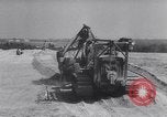 Standbild C-47D-Ebene Marston Strip North Carolina USA, 1941, aus Sekunde 8 historischem Filmmaterial Videoclip 65675039371